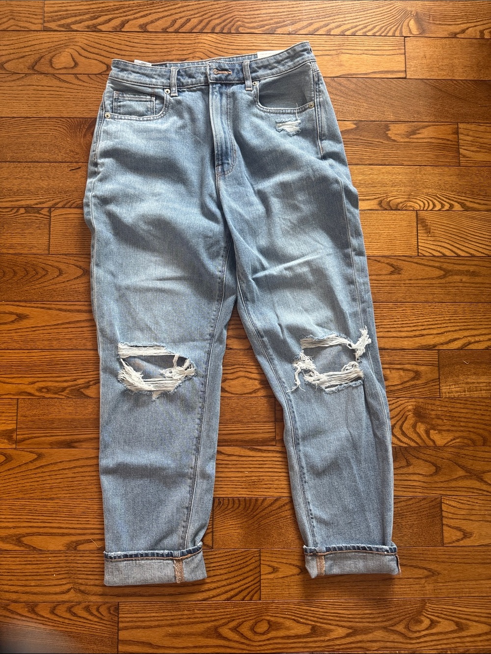 American Eagle Outfitters Light Blue Distressed mom Jeans
